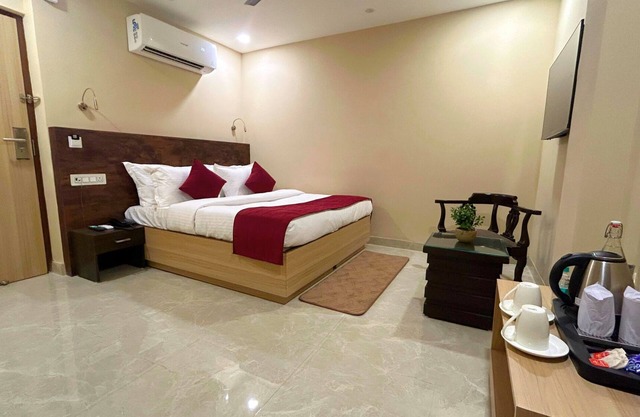 Iris Suites Kalkaji