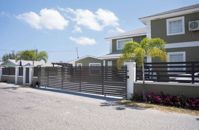 Island Haven Hideaway 5BR Home & Pool Cottage Near Beach