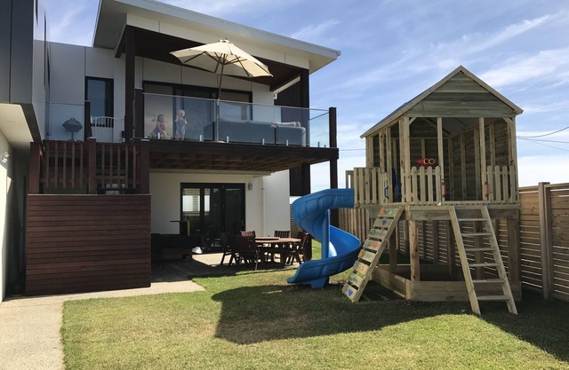 Island Oasis with uninterrupted ocean views! Sleeps 8
