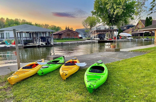 Island Time on Seminole, firepit, golf cart, Boat for rent