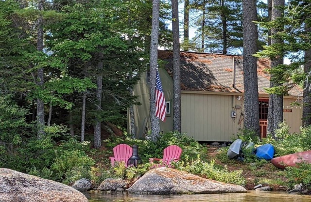 ISLAND VACATION, Canoe 5 minutes to Island and relax