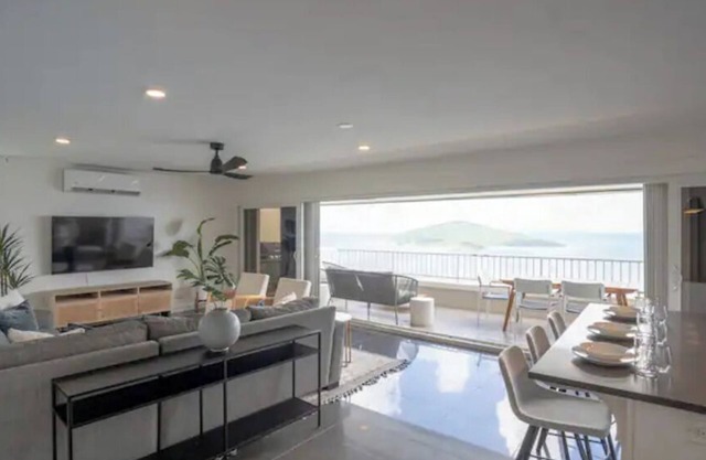 Island View Retreat - Oceanside!