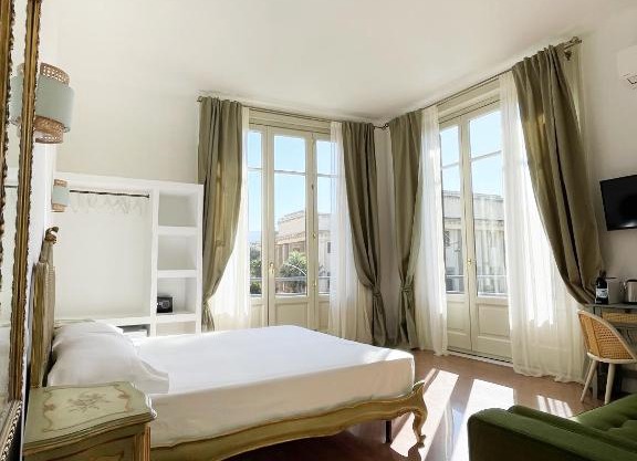 ISOLA - Smart ApartHotel