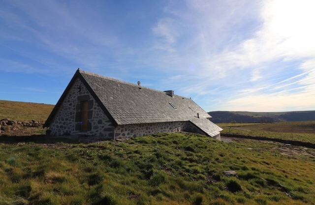Isolated buron in the heart of Auvergne volcanoes with garden and stove