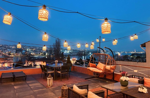 Istanbul Gem: 3-Bedroom Apartment with Panoramic Terrace and Iconic Sea Views