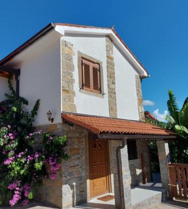 Istrian Stone House with big garden