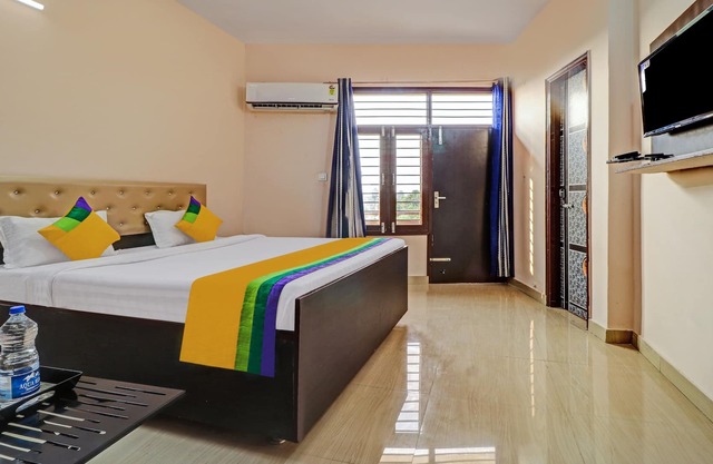 Itsy By Treebo - Divine Inn