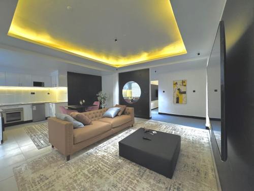 IVORY LUXURIOUS Home