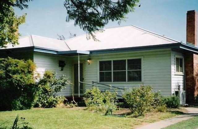 Ivys Cottage - located at Swan Hill