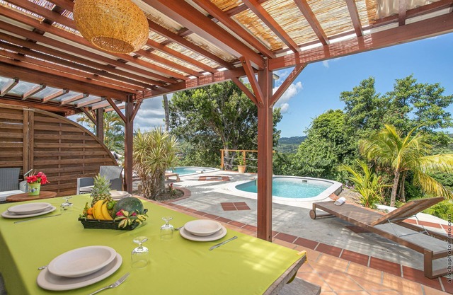 IXORA BUNGALOW CREOLE PISCINE SAINTE ANNE