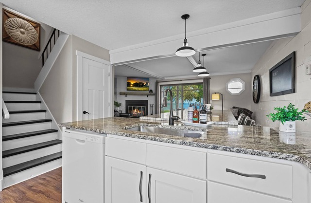 Izaty's Beach Villa- Completely remodeled and exceptionally clean
