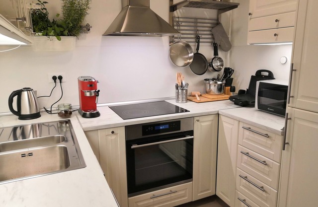 Izzy - 5 min walk from the main square