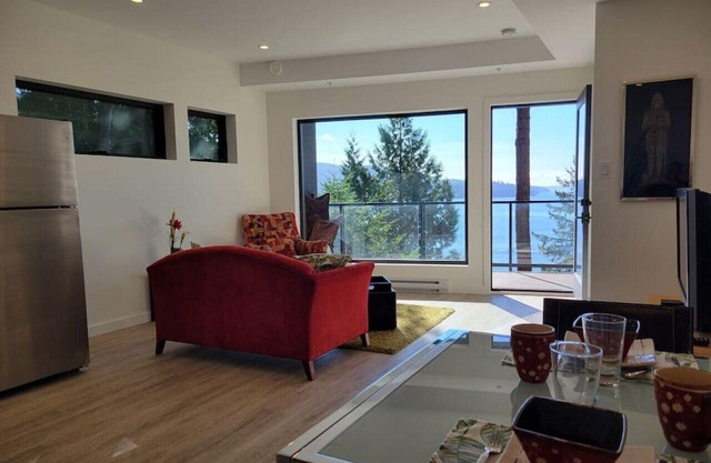 J&J's · Exquisite and brand new 1-bedroom ocean view suite