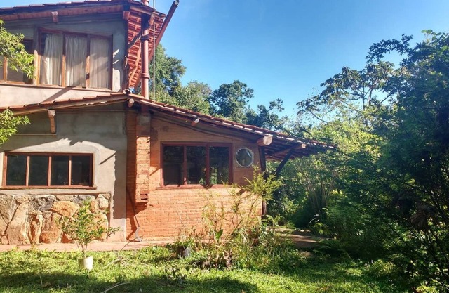 Jacarandá Corner -House in the Matutu Valley