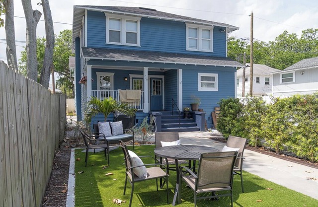 Jackson St Blues Urban Oasis in Historic Uptown St Petersburg FL