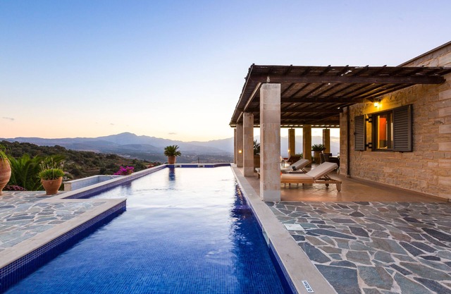 Jacopo Villa! Superb views, 45m2 private pool, close to shops and restaurants