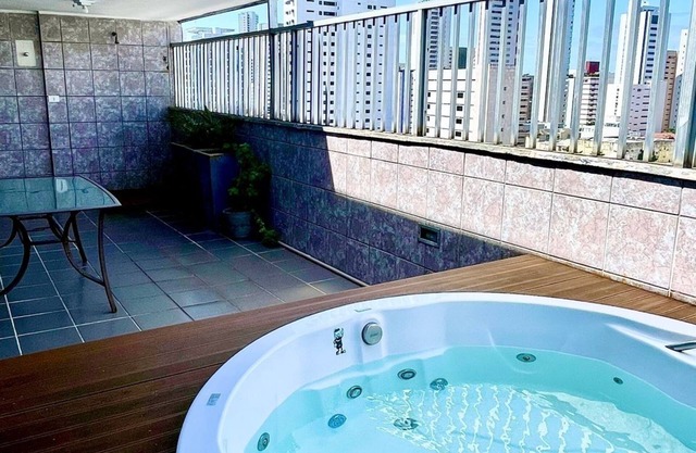 Jacuzzi + Spacious 5-bedroom in charming Boa Viagem Recife