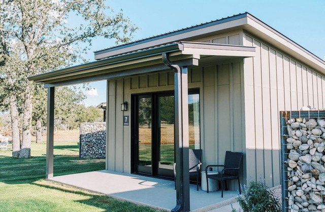 Jadestone/Casita #7 - Private Porch, Luxury, Country Feels, Walk to Wineries