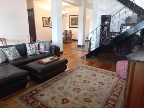 Jakess Place modern comfortable sunny 3-bedroom house in Kensington