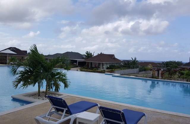 Jamaica Escape 2 Bedroom Modern Apt. near beaches attractions & restaurants