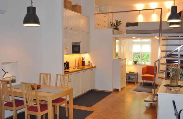 Jane's Place, experience the atmosphere of a historic villa & free parking