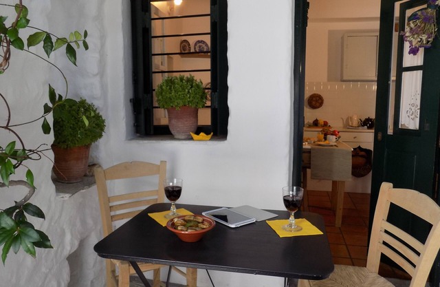 Jasmine House in the heart of Chora of Skyros, can accommodate 3 to 4 people