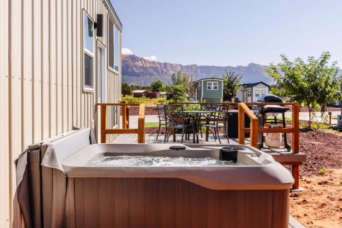 Jasper tiny home with private hottub