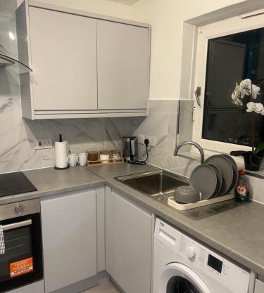 Jay3 Suites - Modern, Spacious & Charming One Bedroom Apartment in Dagenham
