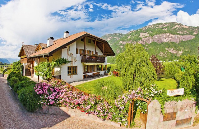 JAZZ quiet, cozy apartment with sunrise view. 10min from Lake Kaltern