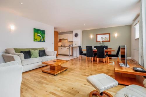 Jeanneau - Prestigious Dolphin Quays Development on Poole Quay