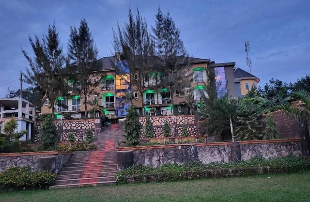 Jebel Hotel and Lounge Buloba