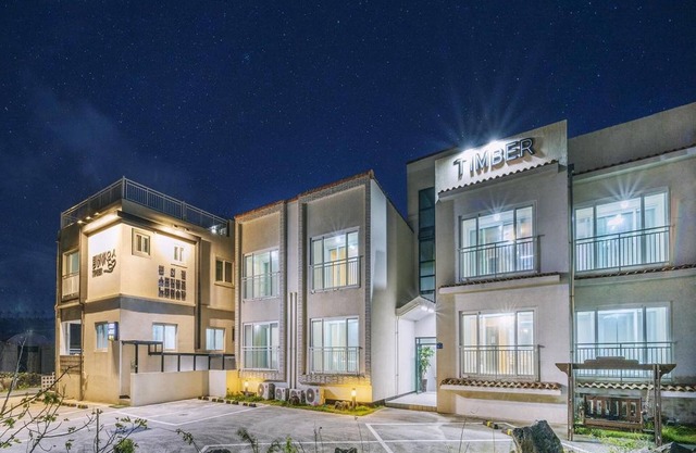 Jeju Timberhouse Pension