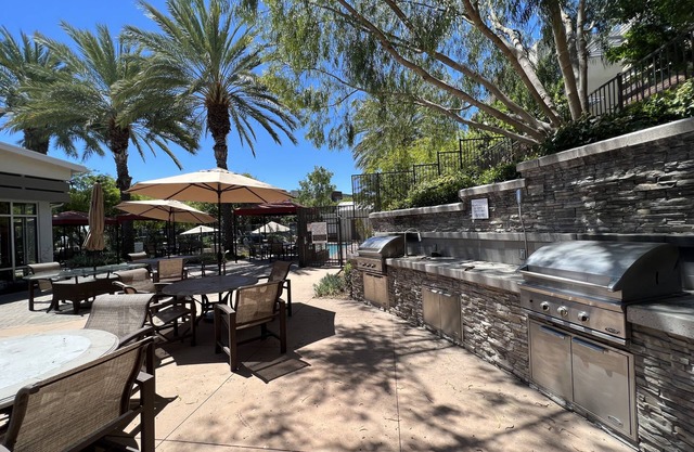 Jenny's Modern Luxury 3B Townhome in Aliso Viejo