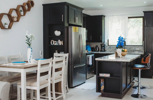 JeSal’s Escape 3 Bedroom Townhome Negril- 5 min From Beach- Perfect For Longterm