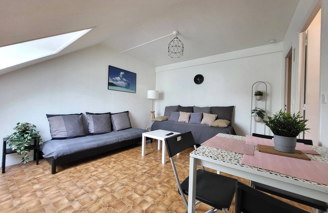 JH1 St Quentin en Yvelines : Nice studio + parking lot