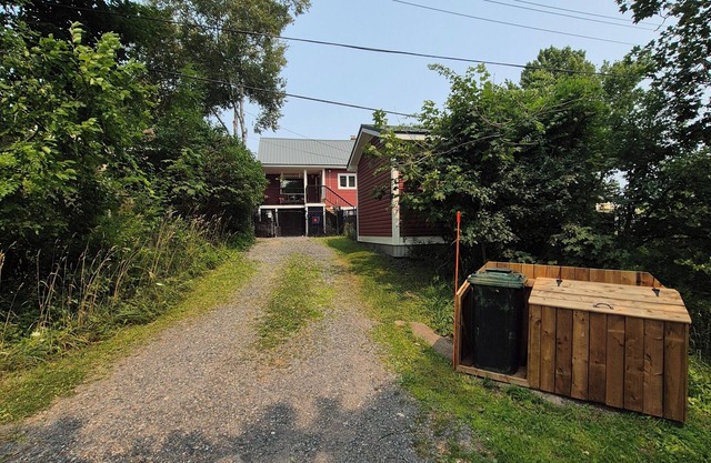 Joey's Haven, 1 bedroom basement suite w/private entrance.