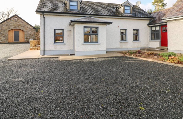 JOHN'S DAIRY @ BOOLAKENNEDY in Cahir, County Tipperary