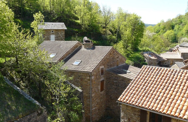 Jolie Maison de Village au Cœur des Causses, en Pleine Nature