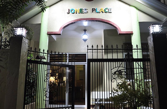 Jones Place Hotel