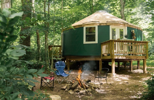 JP's Waterfront Yurt with Heating, Cooling & Wifi / Glamping on the River