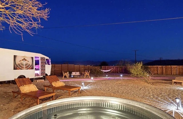 JT Del Sol w/hot tub, cowboy tub, & funky RV