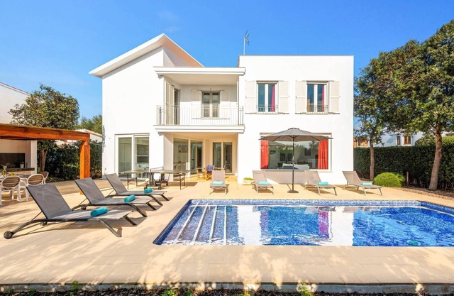 Julianne 4 bedroom villa, Cala'n Blanes