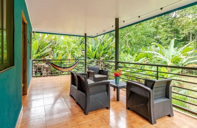Jungle Perch Apartment w/AC, Fiber Optic Internet &nGarden full of Wildlife