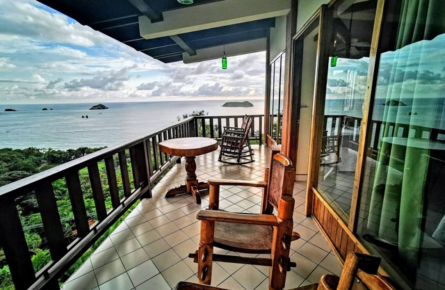 Jungle & Ocean Studio Apartments w Resort Amenities Manuel Antonio Park