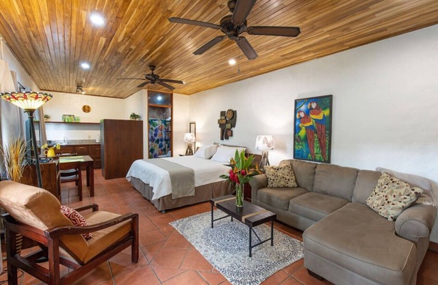 Jungle Villa-spacious studio/pool