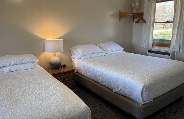 Juniper Motel- Water front - Double Queen