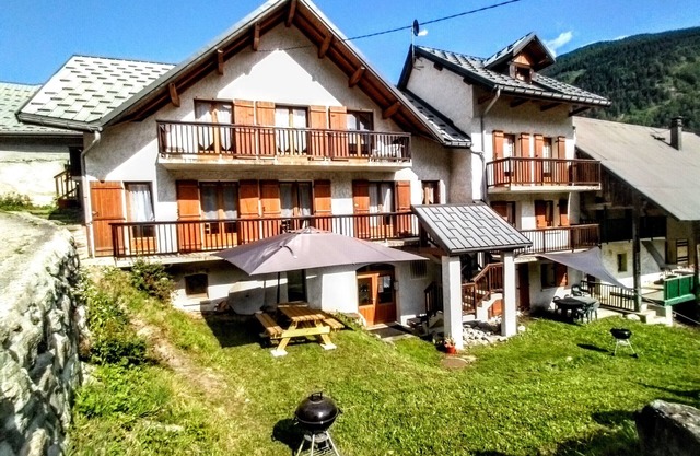 Just 5 minutes from the Domaine des Sybelles! Fully equipped apartment with view.