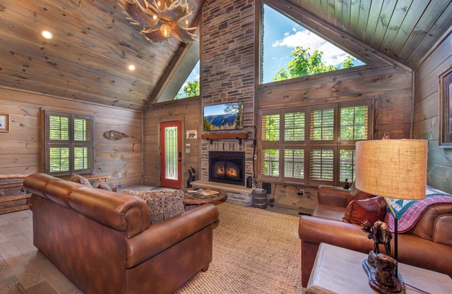 JUST A FEW MINUTES FROM DOWNTOWN GATLINBURG.