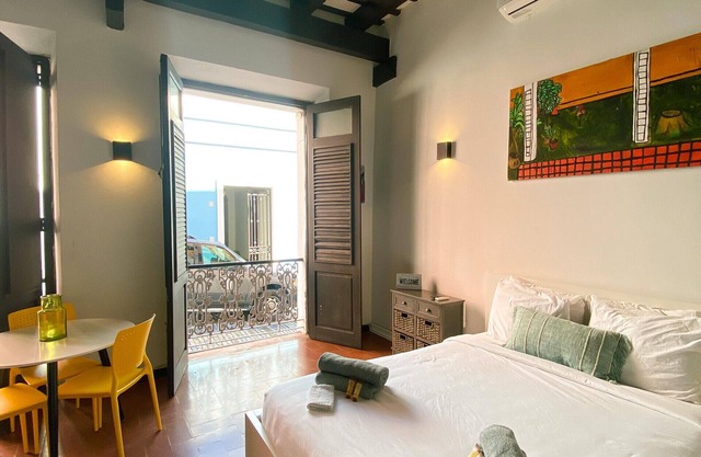 Just Remodeled Studio in Colonial OSJ UNIQUE Location LOCAL experience