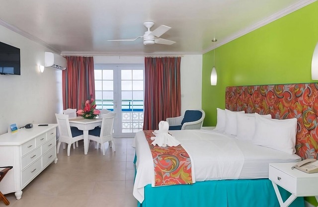 Just What You Were Looking For! Kitchen, Oceanfront, Free Parking, Onsite Pool